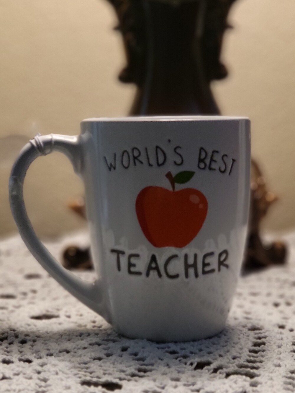 β₯οΈNWTβ₯οΈ World's Best Teacher White Ceramic Mug with Red Apple